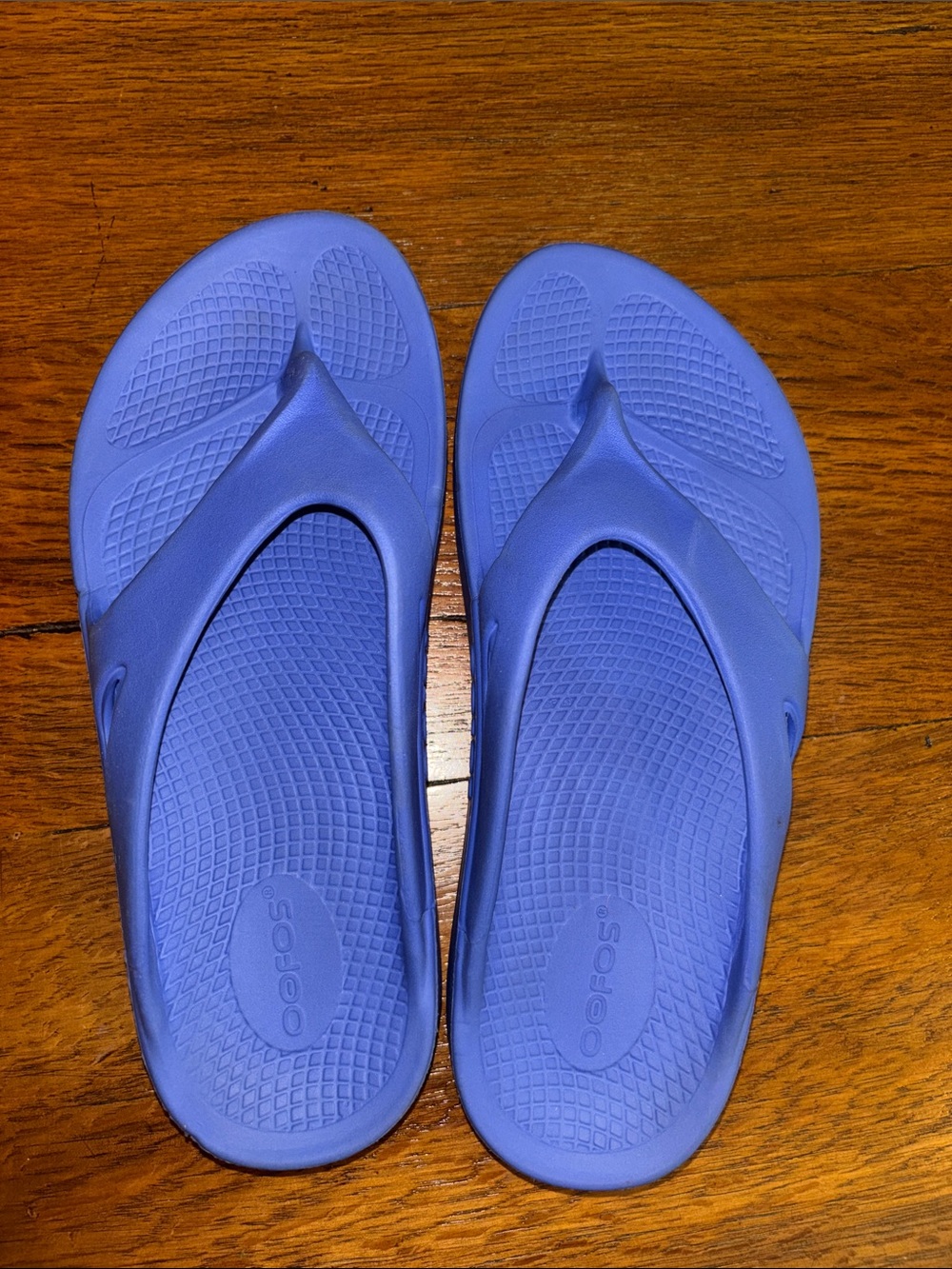 OOFOS women’s Flip Sandals in Periwinkle Blue - Picture 2 of 9